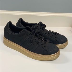 Adidas sneakers with metallic gold bottom